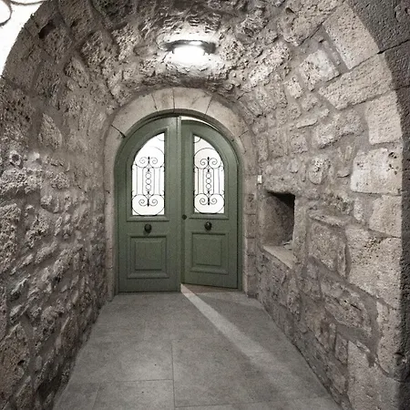 Dervisia Stonehouse 1 דירה *